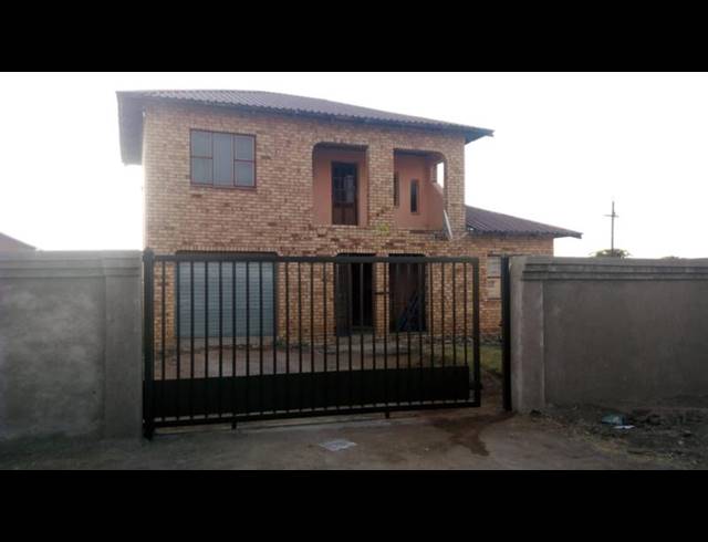 2 BEDROOM HOUSE FOR SALE IN TEMBA UNIT 7